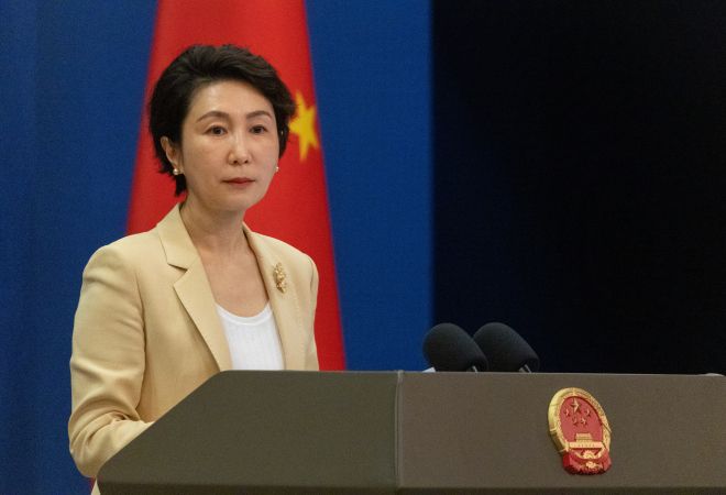 마오닝 중국 외교부 대변인이 2025년 11월 18일 베이징 외교부 청사에서 열린 정례 기자회견에서 발언하고 있다. 이날 마오 대변인은 일본과의 관계 등을 언급했다. EPA 연합뉴스