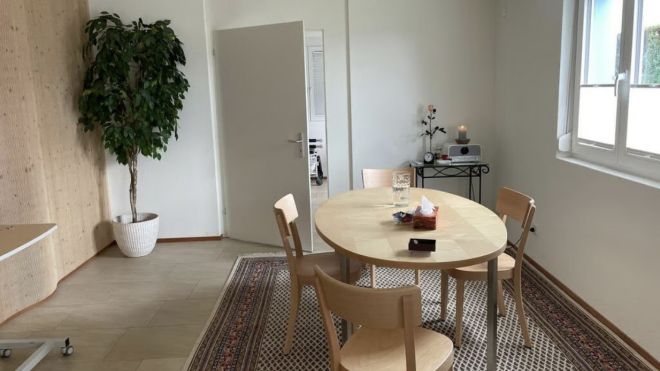 스위스 취리히 인근의 디그니타스 시설 내부. 환자는 이런 가정집 같은 공간에서 의료진의 도움 아래 스스로 약물을 복용하며 마지막을 맞는다. 슐로미 울프너 제공