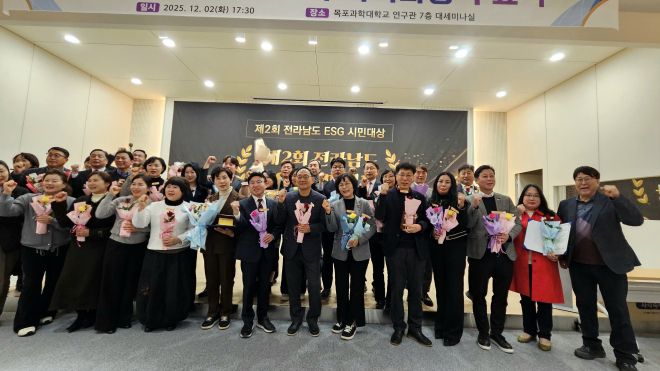 김미영 전남도의회 의정자문위원장이 ‘제2회 전라남도 ESG 시민대상 시상식’에서 의정부문 대상을 수상했다.