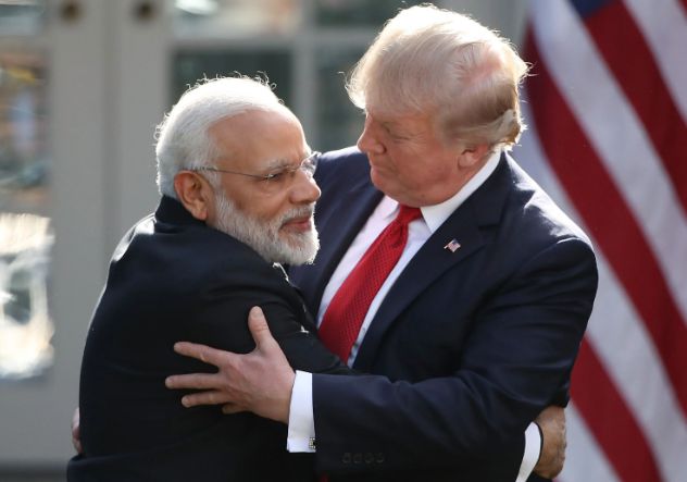 왼쪽부터 나렌드라 모디 인도 총리, 도널드 트럼프 미국 대통령. 게티이미지/멀티비츠