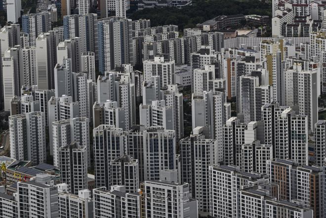 사진은 14일 경기 광주시 남한산성에서 바라본 서울 시내 아파트의 모습. 2025.10.14 이지훈 기자