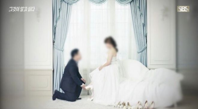 온몸에 구더기가 들끓을 때까지 방치됐다가 숨진 육군 부사관의 아내 A씨가 생전 폭행 피해를 입었을 가능성이 제기됐다. 사진은 숨진 A씨와 남편 B 상사의 결혼 사진. 2025.12.13 SBS ‘그것이 알고 싶다’ 화면