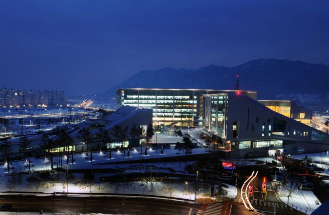 충남도청 야경. 서울신문 DB