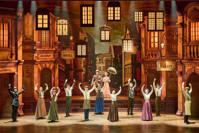 뮤지컬 ‘레드북’의 무대 모습.  HD아트센터 제공