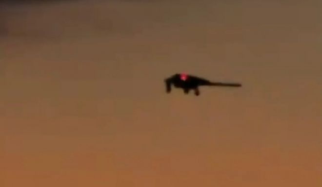 지난 3일 미 공군의 RQ-170이 베네수엘라 공습 이후 푸에르토리코의 루즈벨트 로즈 해군 기지로 복귀하는 모습. 영상 캡처