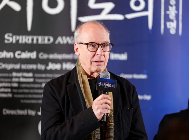 뮤지컬 ‘센과 치히로의 행방불명’을 연출한 존 케어드가 7일 서울 예술의전당에서 열린 기자간담회에서 작품 설명을 하고 있다. CJ ENM 제공