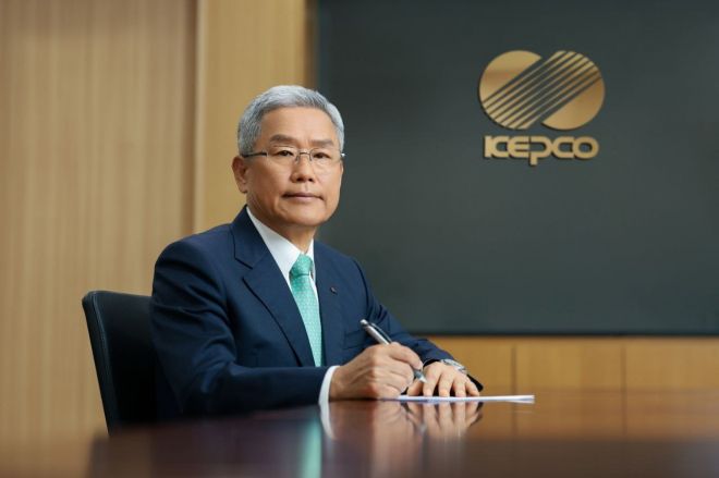 김동철 한전 사장이 전남 나주 본사에서 집무 중인 모습. 한국전력공사 제공