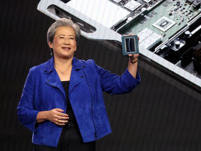 5일(현지시간) 리사 수 AMD CEO가 베네시안 호텔에서 신형 GPU ‘인스팅트 MI455X’를 선보이는 모습. 라스베이거스 뉴스1