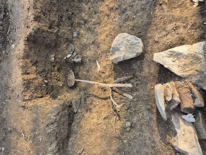 충남 아산의 승계산성에서 출토된 추정거울. 시 제공