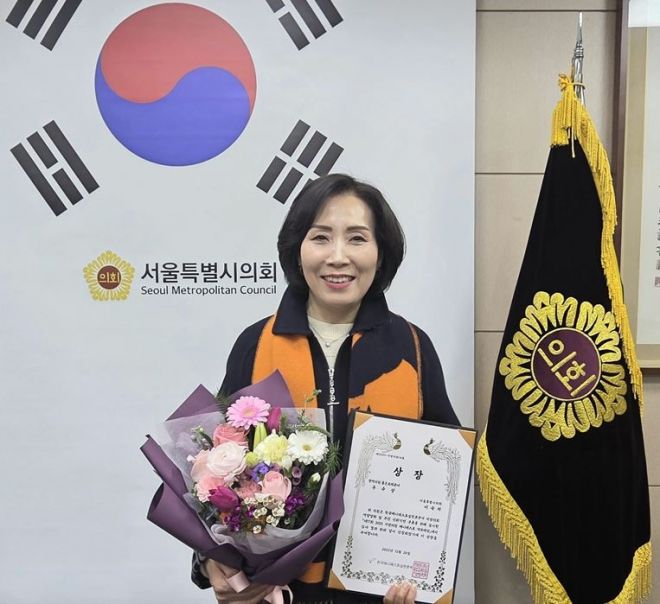 ‘제17회 2025 지방의원 매니페스토 약속대상’에서 ‘좋은조례’ 분야 수상자로 선정된 이숙자 서울시의회 운영위원장