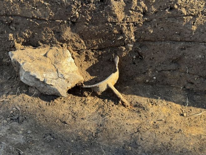 승계산성에서 출토된 솥의 일종으로 술이나 약, 음식물을 데우거나 끓이는 용도로 알려진 철제초두. 시 제공