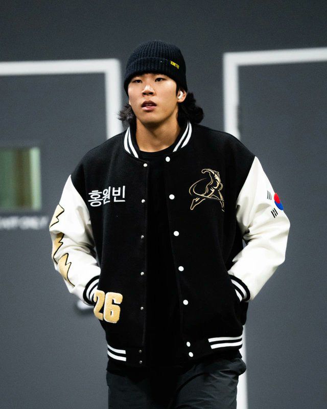 홍원빈. 트레드 애슬레틱 X 캡처