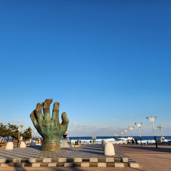 호미곶의 서로 마주보고 있는 상생의 손