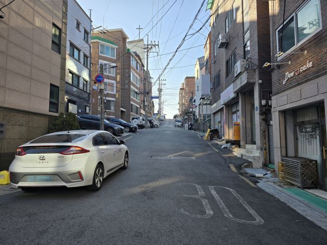 서울 관악구 남부순환로 172길 일대 도로열선 설치 구간 - 서울 관악구 남부순환로 172길 일대 도로열선 설치 구간 관악구 제공