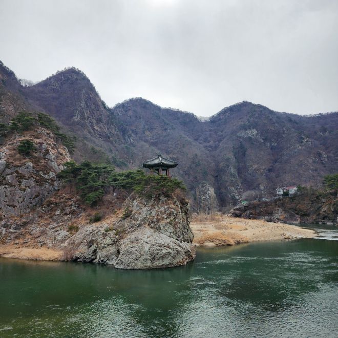 월류봉 봉우리와 풍경