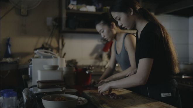 미국에서 온 입양아 출신의 셰프 에이미는 엄마의 찌개집을 이어받은 은선을 찾아와 찌개 끓이는 비법을 배운다.  인디스토리 제공