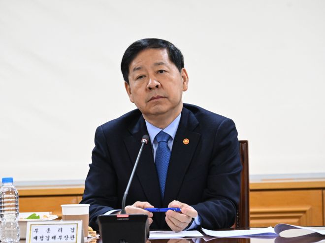 구윤철 부총리, 시장상황점검회의 주재     (서울=연합뉴스) 구윤철 부총리 겸 재정경제부 장관이 8일 서울 중구 은행연합회에서 열린 ‘시장상화점검회의’를 주재하고 있다. 2026.1.8 [재정경제부 제공. 재판매 및 DB 금지]     photo@yna.co.kr