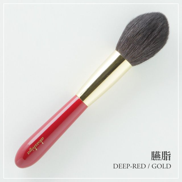 김혜경 여사가 받은 화장용 붓 - 다카이치 사나에 일본 총리가 김혜경 여사에게 선물한 화장용 붓. 청와대 제공