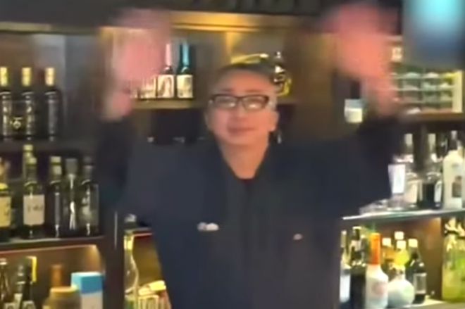 쿠도 히나노의 시신을 자신이 운영하는 주점 내부에 숨긴 혐의(사체유기)로 체포된 마츠쿠라 도시히코(49). 닛테레 보도화면 캡처