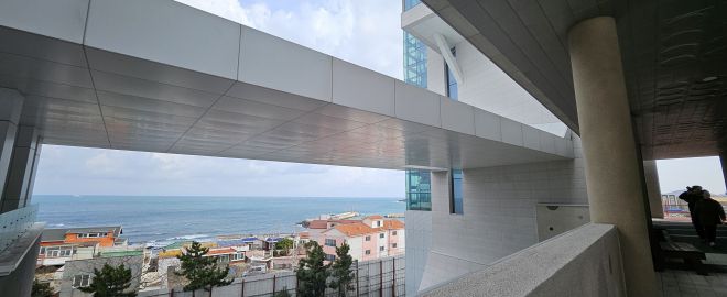 제주공공하수처리시설장에서 바라본 도두동 바닷가 풍경. 제주 강동삼 기자