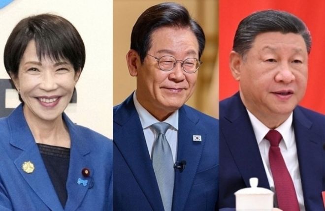 왼쪽부터 다카이시 사나에 일본 총리, 이재명 한국 대통령, 시진핑 중국 국가 주석 자료사진