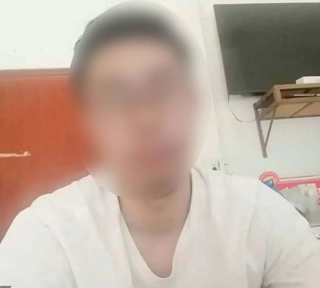 온라인에서 알게 된 10대 소녀 2명을 성폭행한 30대 내과의사. 신문방 캡처