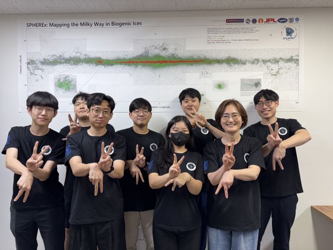 이번 연구를 주도한 이정은 서울대 교수(오른쪽 두 번째) 와 연구진  과학기술정보통신부 제공