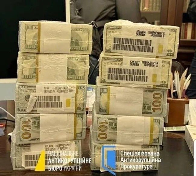 지난해 11월 우크라이나 국가반부패국(NABU)이 압수수색 과정서 확보한 돈뭉치