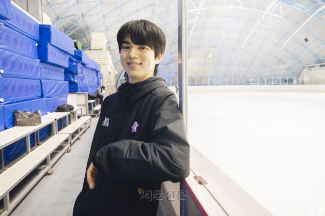 차준환이 지난 13일 서울 노원구 태릉빙상장에서 훈련을 앞두고 서울신문과 인터뷰하며 미소 짓는 모습. 류재민 기자