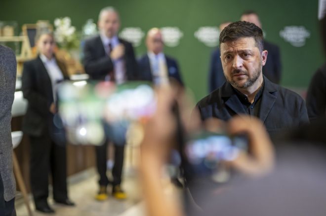 볼로디미르 젤렌스키 우크라이나 대통령이  22일 스위스 다보스에서 열린 세계경제포럼(WEF)에서 기자들의 질문에 답하고 있다. EPA 연합뉴스