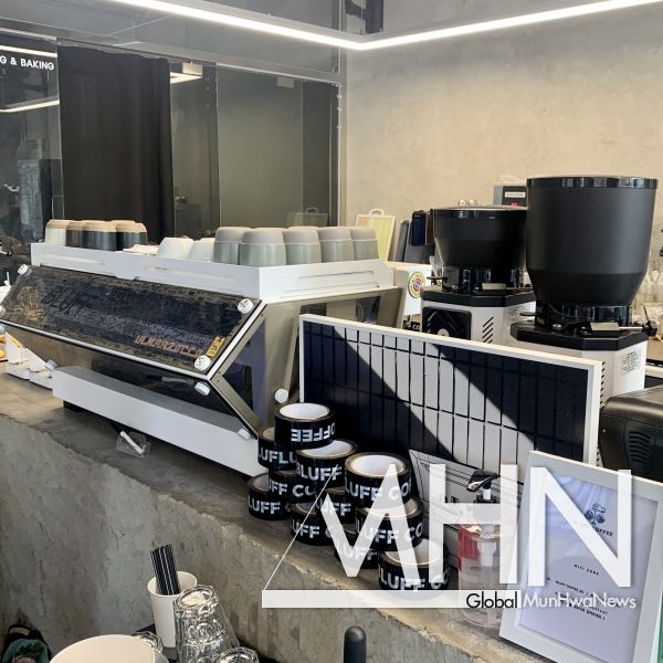 블러피 커피 내부