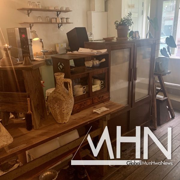 연남 얼스어스, 비오는날 가기 좋은 아늑한 우드톤 카페