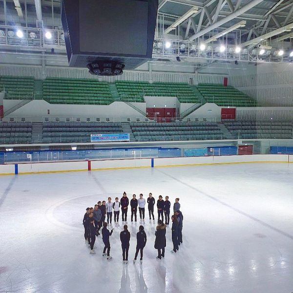 코칭하는 김예은[스포츠 진학·진로] 스포츠 법률가를 꿈꾸는 피겨 선수 출신 김예은 "한국 비인기 종목의 안정화에 일조하고 싶어요"