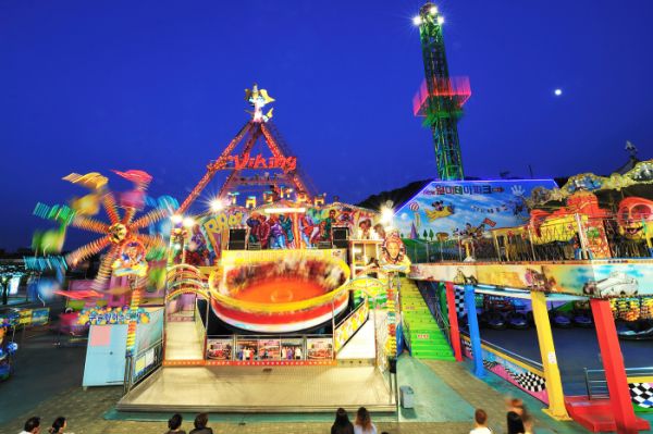 아름다운 야경을 품고 있는 월미도 [출처 = 한국관광공사]