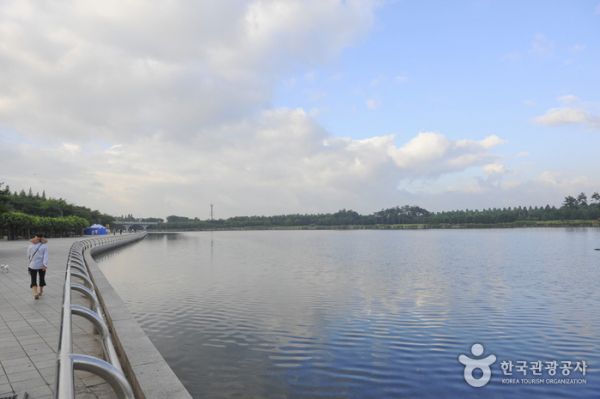 동양 최대의 인공 호수공원 경기 고양시 일산호수공원 [출처 = 한국관광공사]