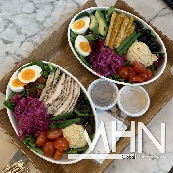 '페퍼콘 치킨 샐러드'와 '비건 프로틴 샐러드', 시청 브런치 카페, 라그린