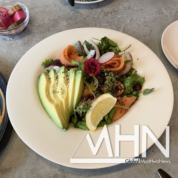 파넬카페 '훈제연어 샐러드'