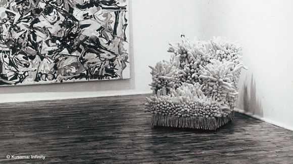 쿠사마 야요이 'Arm Chair' / 출처=AUD