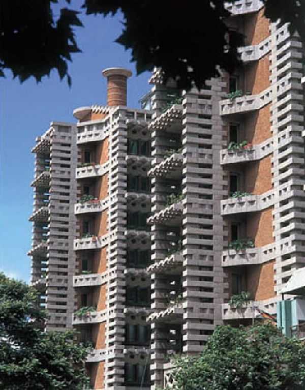 흰개미집의 자연냉방, 자연환기 시스템을 도입한 짐바브웨 이스트게이트 센터./사진=믹피어스 공식홈페이지