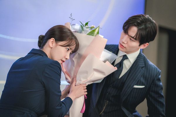 사진= 킹더랜드 / 넷플릭스 제공 / [넷플릭스 신작] 소녀시대 윤아+2PM 준호 → '킹더랜드'에서 설렘 연기한다