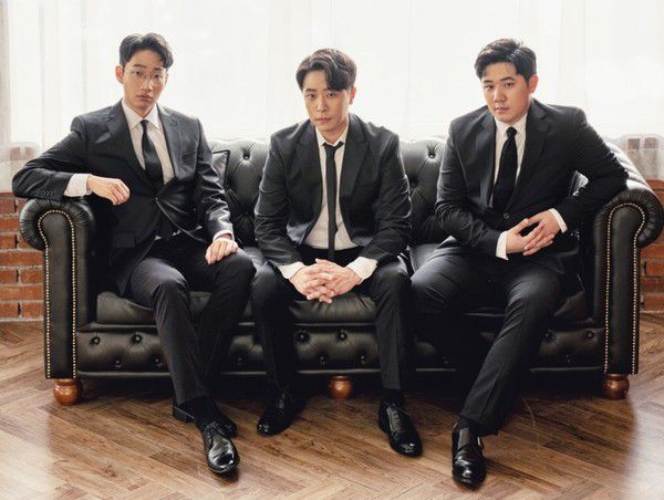 클래시컬 크로스오버 그룹 '레이어스 클래식'의 프로필 사진에서 맨 왼쪽에 위치한 강대명. (사진=마스트미디어 제공)