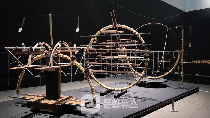 '올해의 작가상 2024' 최종 수상자 양정욱 작가의 전시 전경 / 사진출처 = 국방일보