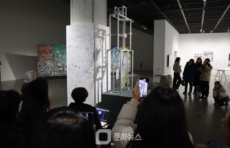 신교명 작가 퍼포먼스 / 사진제공=수원시립미술관