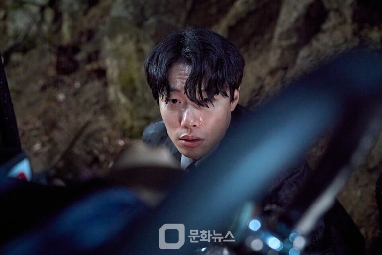 넷플릭스가 연상호 감독의 신작 영화 계시록의 캐릭터 스틸을 공개하며 기대감을 높였다. / 사진제공=넷플릭스