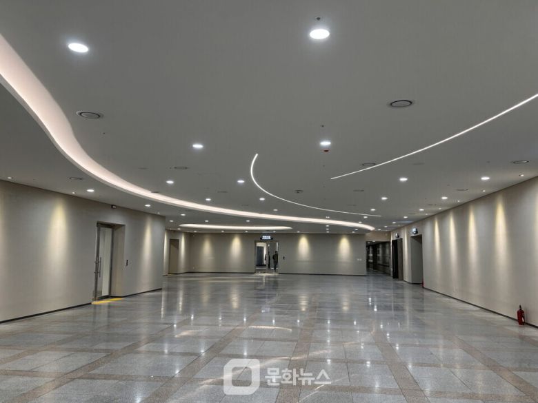 인천문화예술회관 정시실 로비 전경 / 사진제공=인천문화예술회관