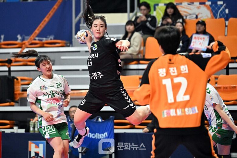 광주도시공사 김지현이 점프슛을 하고 있다 / 사진제공=한국핸드볼연맹