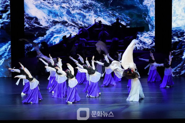 부산의 대표 관광문화 콘텐츠로 자리매김한 무용극 가 오는 25일부터 다음달 3일까지 국립부산국악원에서 총 5회에 걸쳐 무대에 오른다. / 사진제공=국립부산국악원