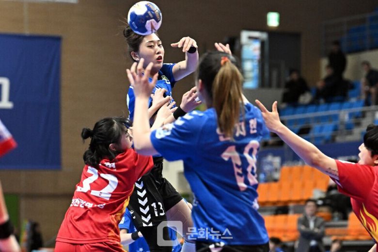 광주도시공사 연지현이 돌파슛을 하고 있다 / 사진제공=한국핸드볼연맹