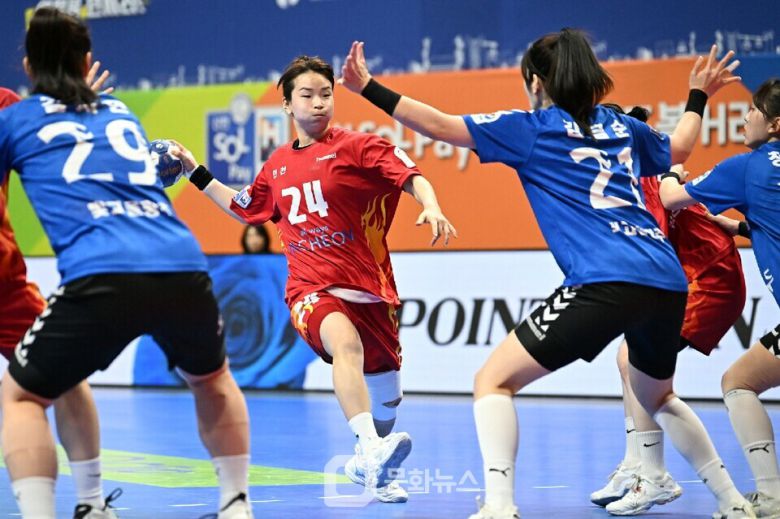 인천광역시청 이효진이 런닝슛을 하고 있다 / 사진제공=한국핸드볼연맹