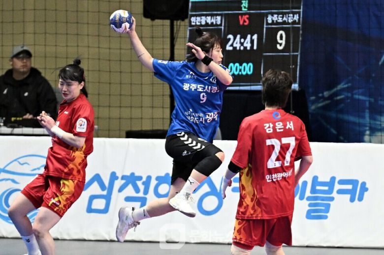 광주도시공사 서아루가 점프슛을 하고 있다 / 사진제공=한국핸드볼연맹